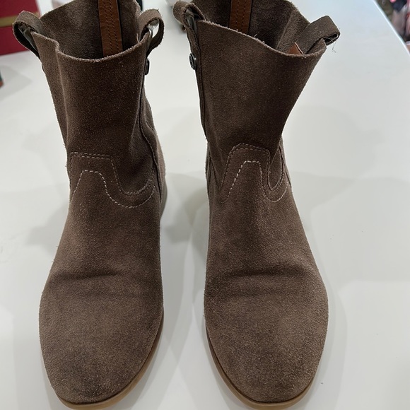 FRYE & CO Suede Booties - Picture 1 of 9